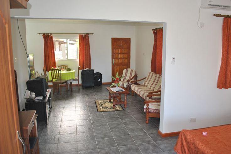 Rowsvilla Guest House Vịnh Beau Vallon Ngoại thất bức ảnh